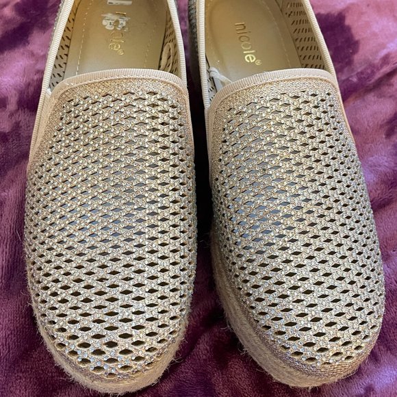 Nicole Griffin Gold Glittery Platform Flat - Picture 1 of 8